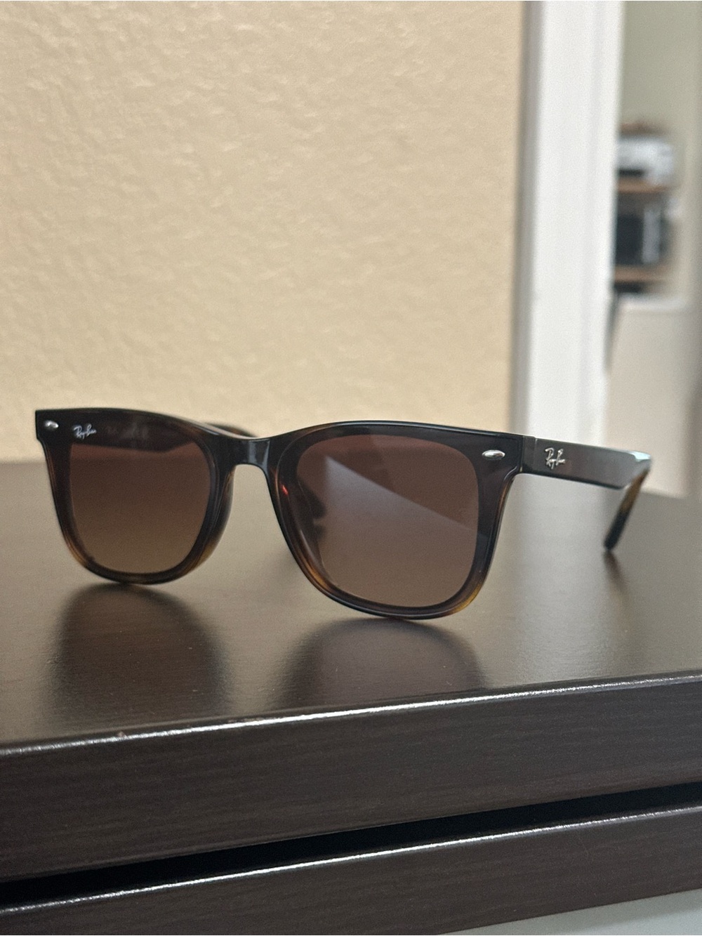 Unisex Ray-Ban Sunglasses with Brown Gradient Lenses and Dark Brown Frame